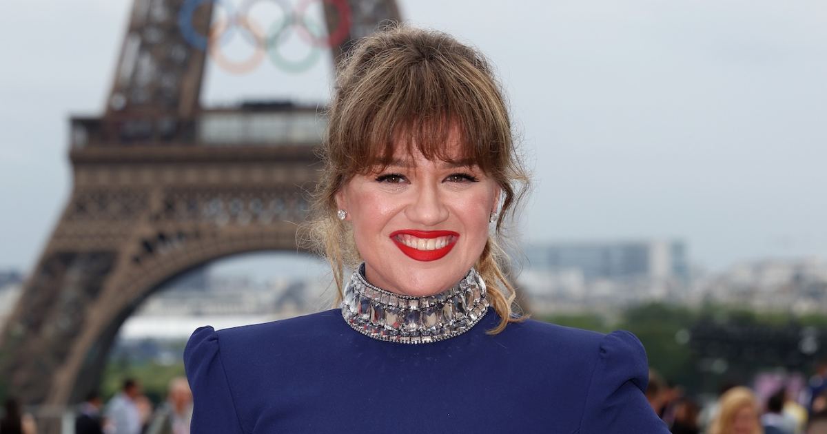 Kelly Clarkson’s Interaction With ‘Idiot’ Shopkeeper Revealed in Brooklyn Store’s CCTV Footage Kelly Clarkson’s Interaction With ‘Idiot’ Shopkeeper Revealed in Brooklyn Store’s CCTV Footage