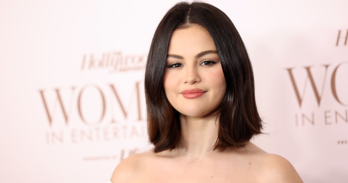 Selena Gomez’s $5,440 Rich-Girl Tote Has a $30 Lookalike Selena Gomez’s $5,440 Rich-Girl Tote Has a $30 Lookalike