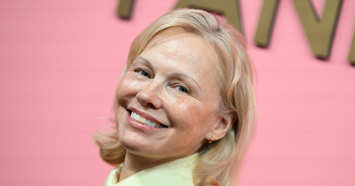 Pamela Anderson’s Loafer-Meets-Ballet-Flat Is the Fall Shoe Style Everyone Should Copy ASAP Pamela Anderson’s Loafer-Meets-Ballet-Flat Is the Fall Shoe Style Everyone Should Copy ASAP