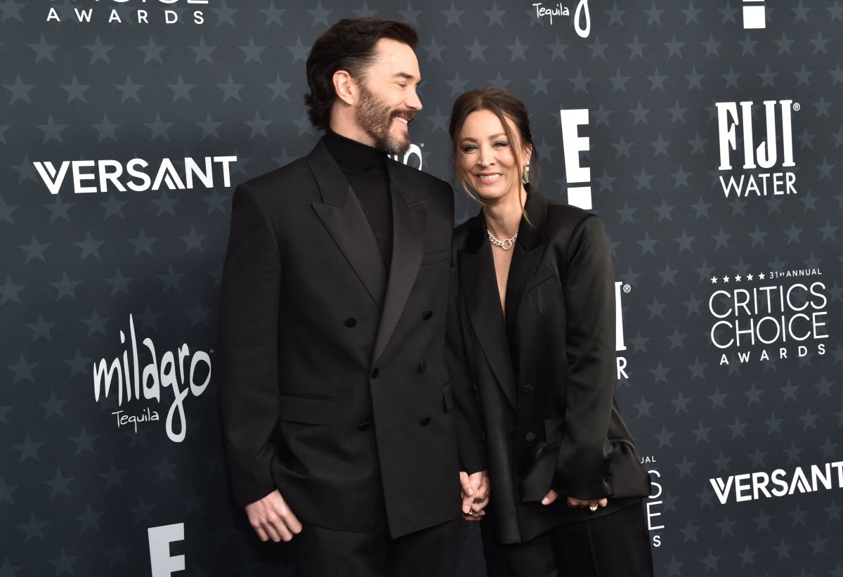 Kaley Cuoco and Tom Pelphrey
