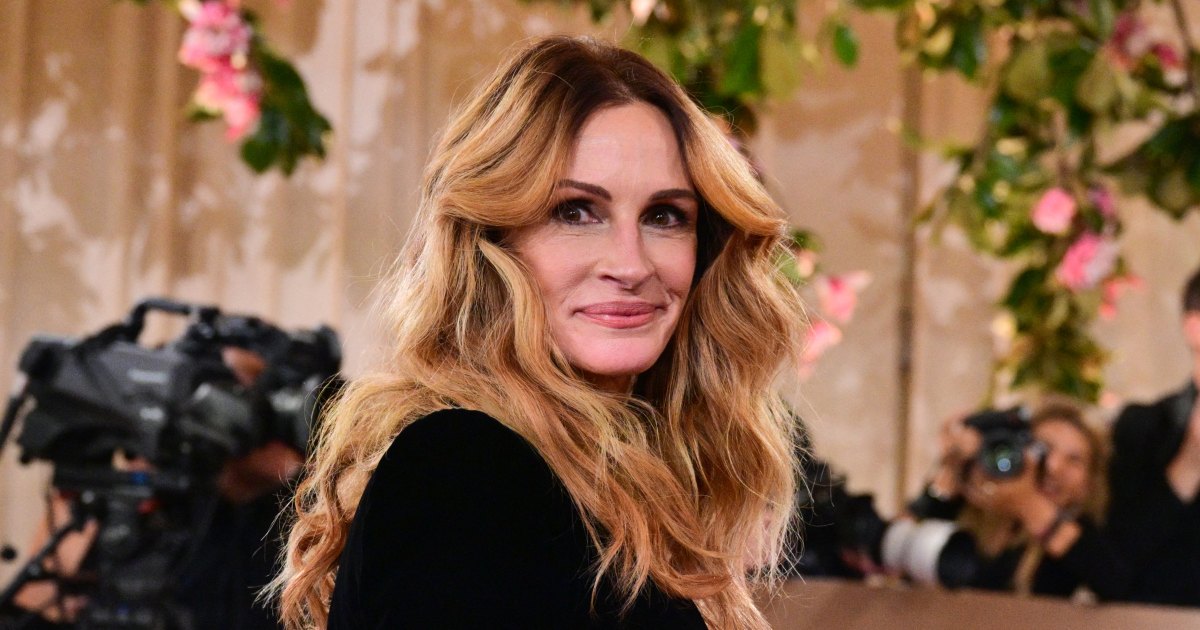 Once Again, Julia Roberts Wore Oddly Flattering ‘Balloon’ Pants — The Comfy Look Is Only $20