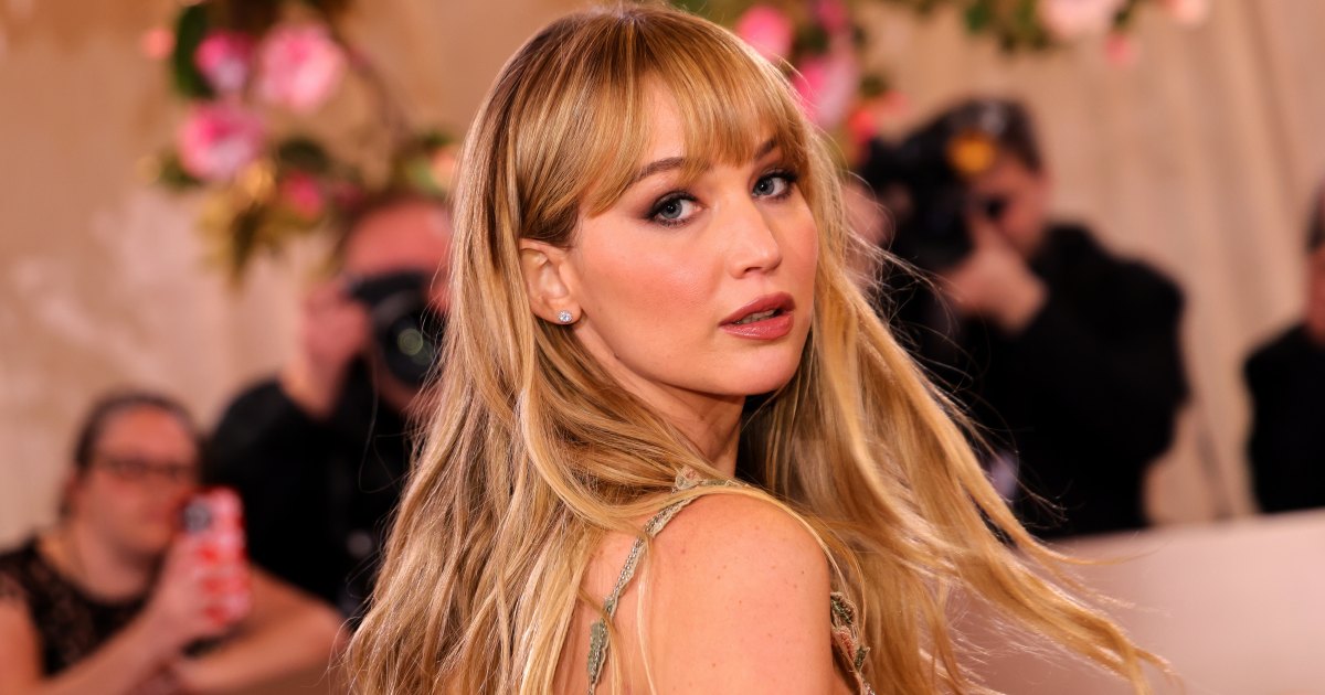 Stop Everything! The Exact Cool-Girl Sneakers Jennifer Lawrence Rocked in NYC Are on Amazon