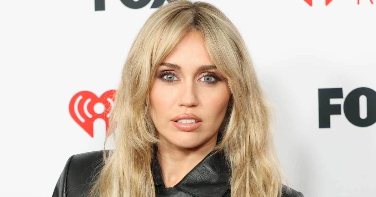 Miley Cyrus Reacts to Criticism of Her 1st Full Concert in 4 Years: ‘It’s Hard to Stand Up Here’ Miley Cyrus Reacts to Criticism of Her 1st Full Concert in 4 Years: ‘It’s Hard to Stand Up Here’