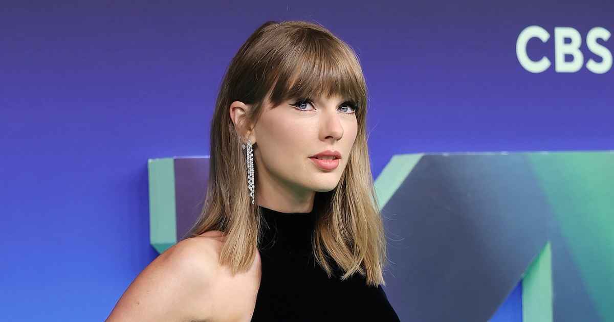 Taylor Swift’s ‘SNL’ Appearances Through the Years: Dakota Johnson’s Monologue and More Taylor Swift’s ‘SNL’ Appearances Through the Years: Dakota Johnson’s Monologue and More