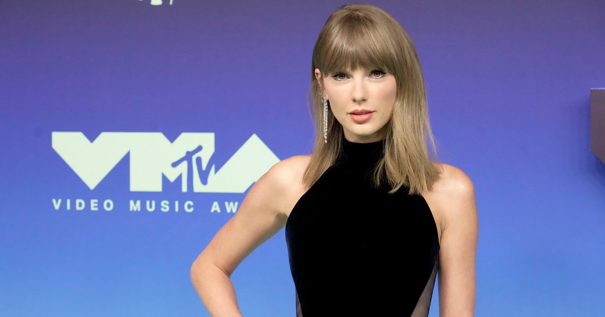 Taylor Swift Made This Polo Shirt Look So Chic, and You Won’t Believe Where It’s From Taylor Swift Made This Polo Shirt Look So Chic, and You Won’t Believe Where It’s From