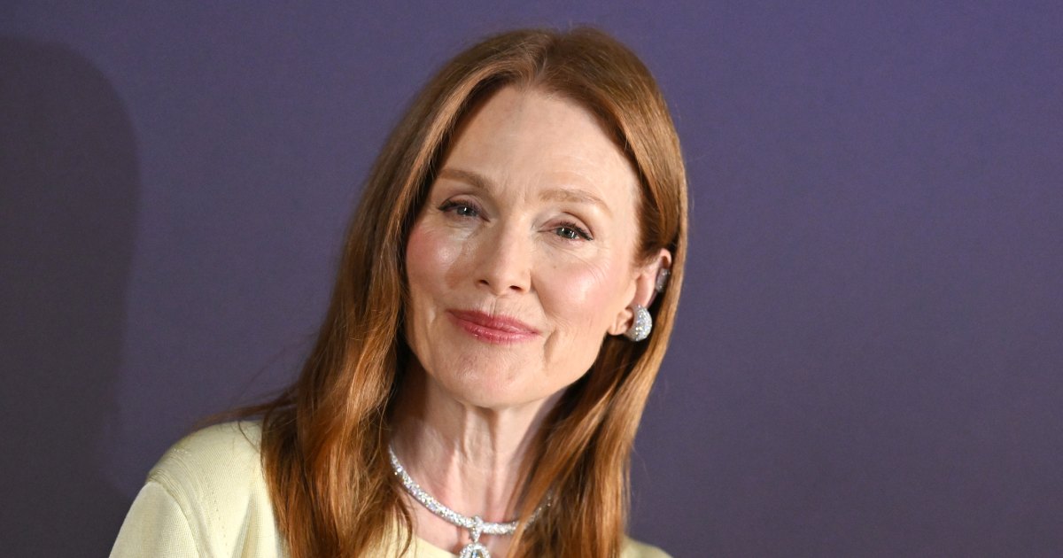Julianne Moore’s Cool-Girl Lounge Set Is the Travel Outfit of My Dreams — I’m Copying It for Julianne Moore’s Cool-Girl Lounge Set Is the Travel Outfit of My Dreams — I’m Copying It for