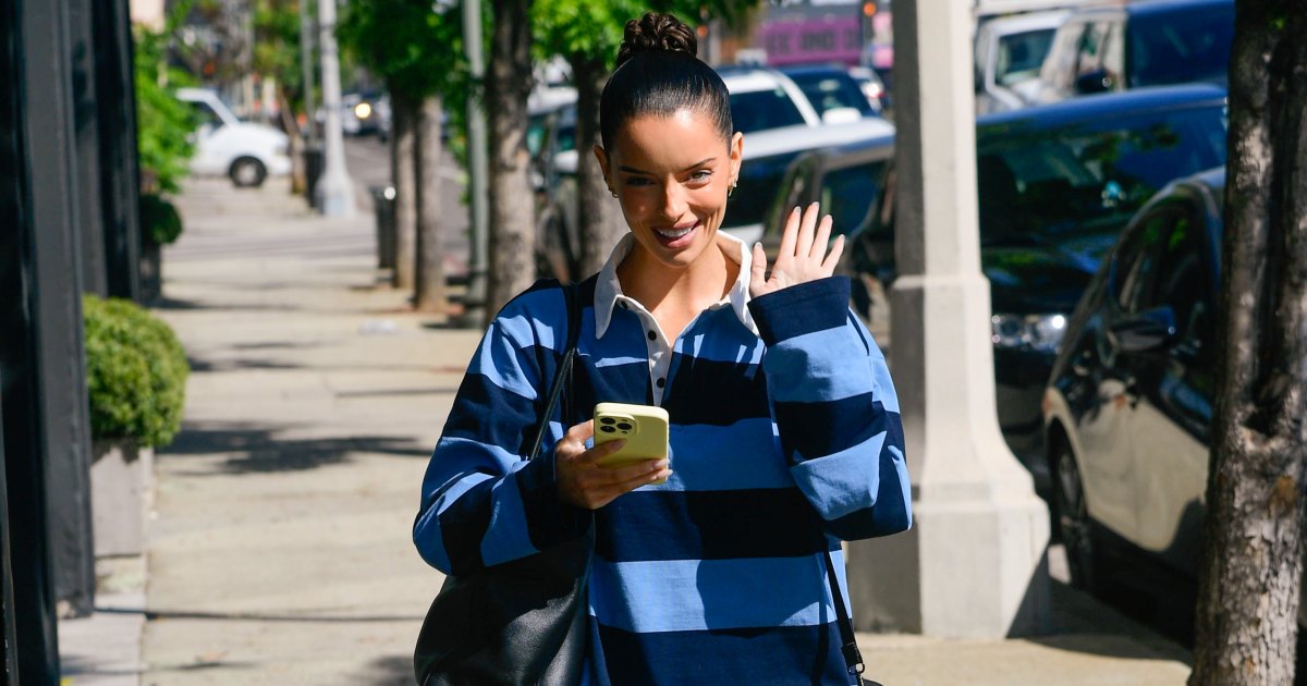 We’re Sold! Maura Higgins Is the Latest Cool Girl To Rock the Striped Rugby Shirt This Fall We’re Sold! Maura Higgins Is the Latest Cool Girl To Rock the Striped Rugby Shirt This Fall