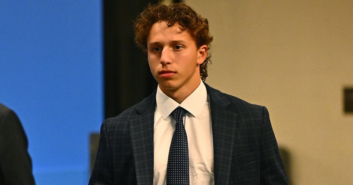 Pittsburgh Penguins Plane Makes Emergency Landing After Player Ben Kindel Suffers ‘Medical Episode’ Pittsburgh Penguins Plane Makes Emergency Landing After Player Ben Kindel Suffers ‘Medical Episode’