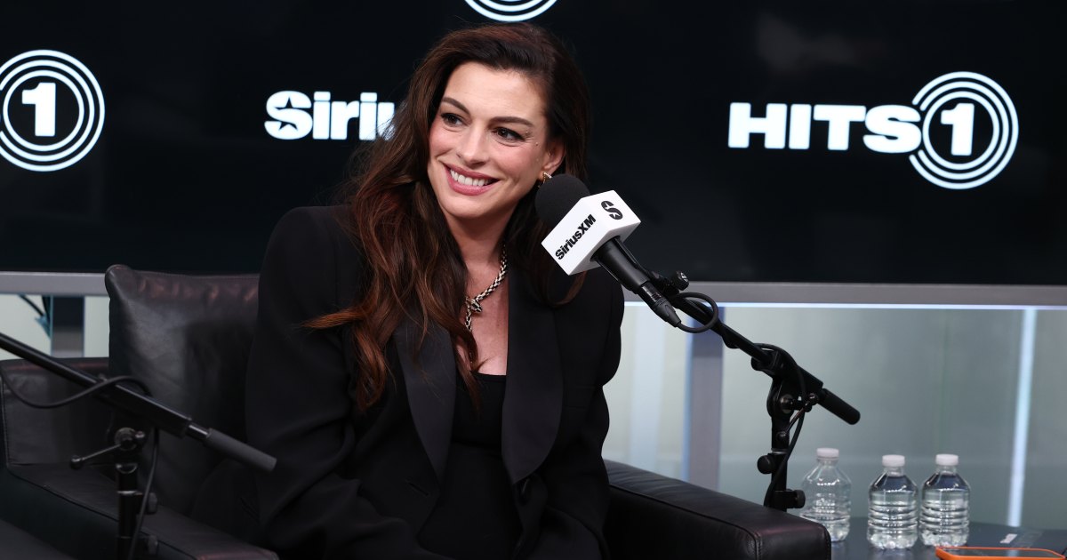 Anne Hathaway Wears These Exact Mules Shoppers Can Wear for 8 Hours Straight With No Pain Anne Hathaway Wears These Exact Mules Shoppers Can Wear for 8 Hours Straight With No Pain