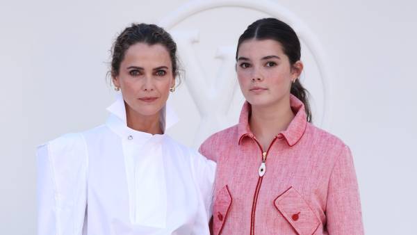 GettyImages-2298931008-Keri-Russells-Teenage-Daughter-Willa-Joins-Her-at-PFW.jpg