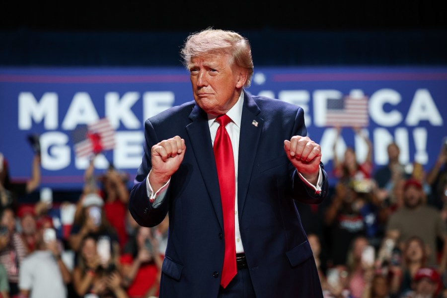 GettyImages-2299129901trumpgeorgiatengame.jpg