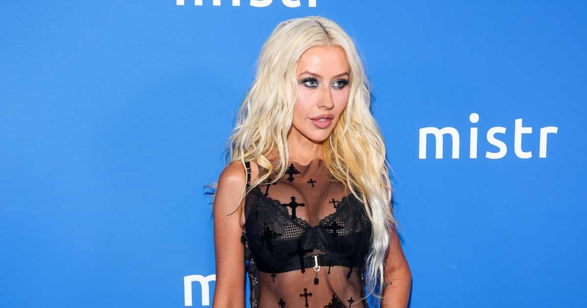 Christina Aguilera Poses Nude in Bathtub Selfie While Teasing Her Halloween Costume Christina Aguilera Poses Nude in Bathtub Selfie While Teasing Her Halloween Costume