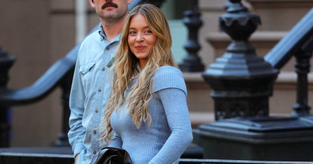 Sydney Sweeney’s Off-Shoulder Sweater Proves Baby Blue Is Fall’s Most Unexpectedly Chic Color Sydney Sweeney’s Off-Shoulder Sweater Proves Baby Blue Is Fall’s Most Unexpectedly Chic Color