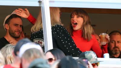 GettyImages-2300862777.jpg taylor swift donna kelce 2026.jpg