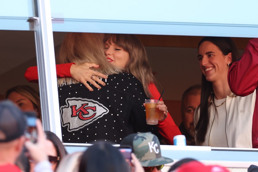 GettyImages-2300862782.jpg taylor swift donna kelce 2026 2