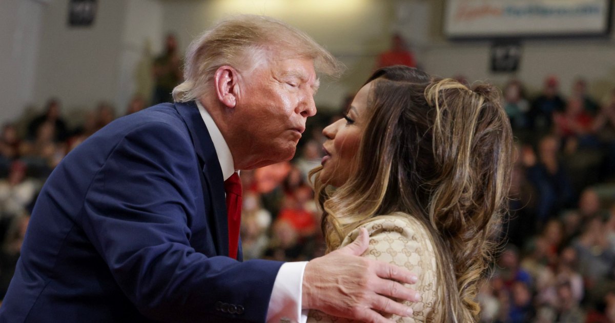Donald Trump Commends Nicki Minaj’s ‘Hell of a Beautiful Ass’ During Michigan Rally Speech Donald Trump Commends Nicki Minaj’s ‘Hell of a Beautiful Ass’ During Michigan Rally Speech