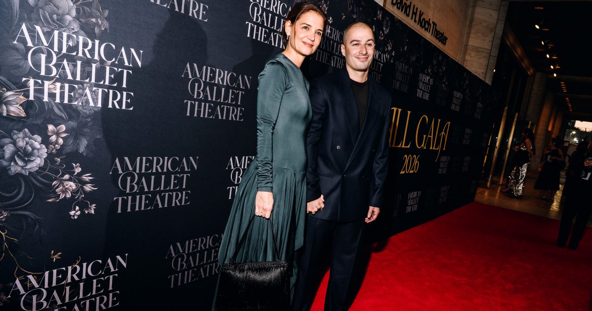 Katie Holmes’ Silky Satin Skirt Is the Anti-Denim Trend Fashion Editors Are Obsessed With Katie Holmes’ Silky Satin Skirt Is the Anti-Denim Trend Fashion Editors Are Obsessed With