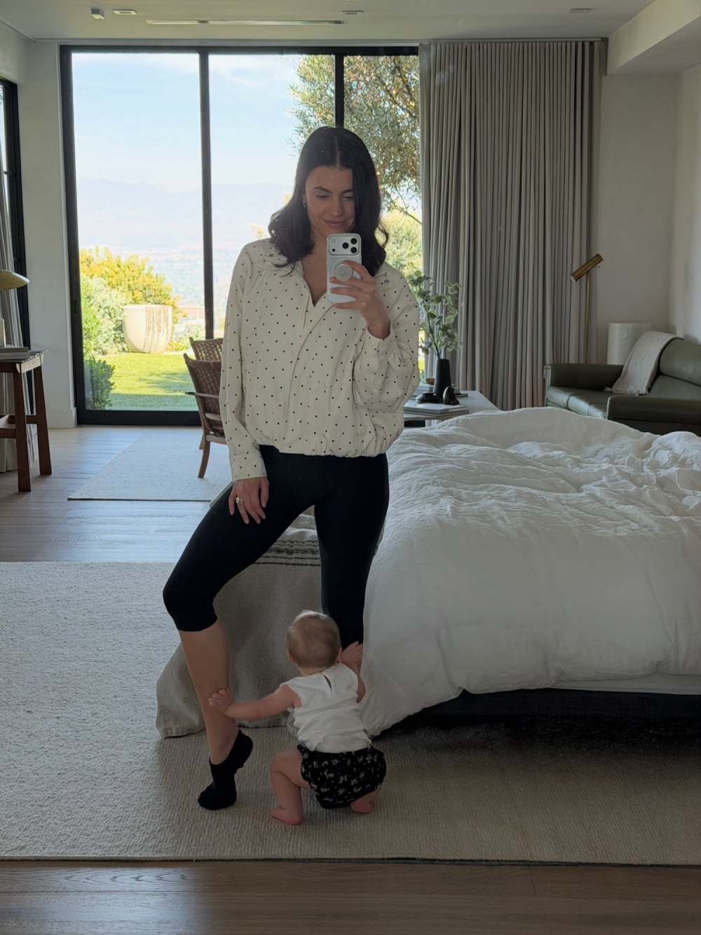 Hayley-Erbert-IG-Selfie-with-Everley