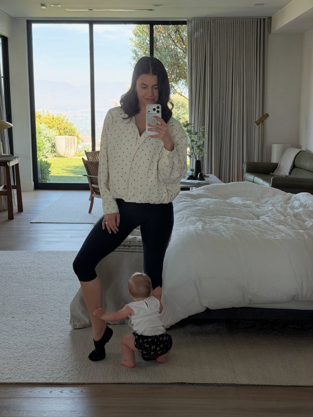 Hayley-Erbert-IG-Selfie-With-Everley