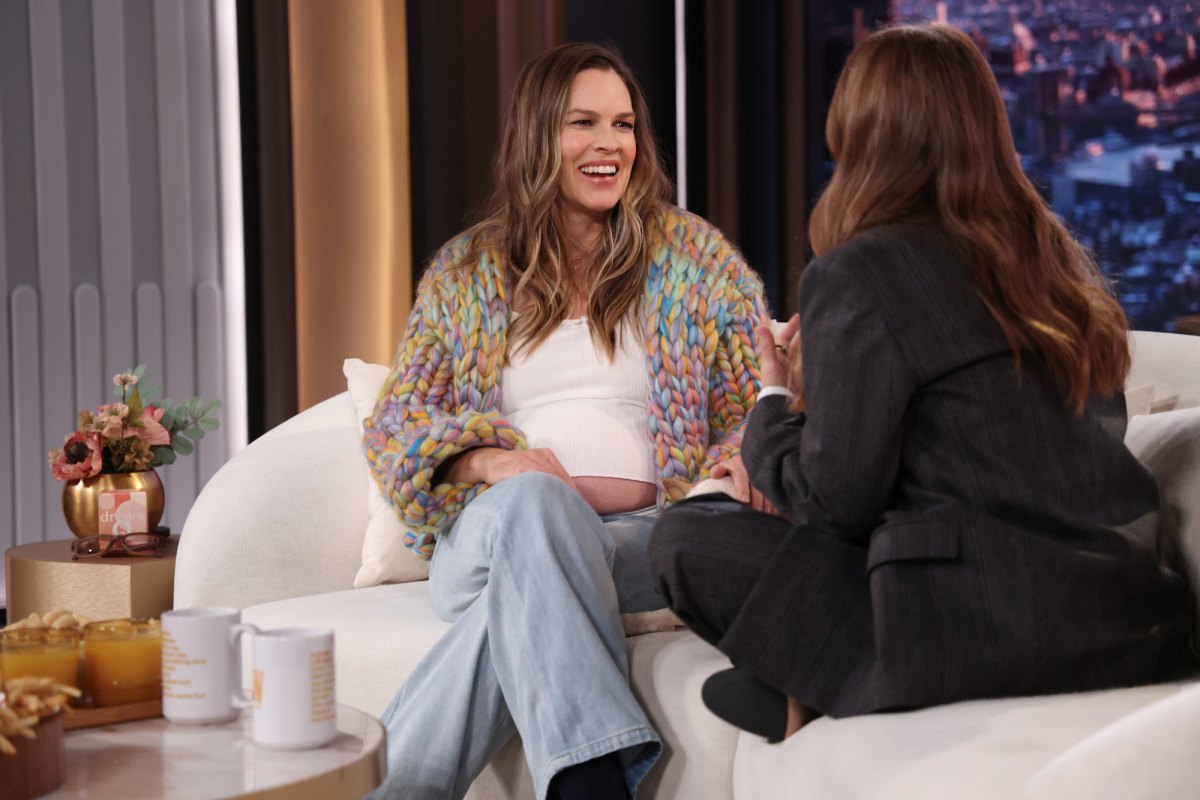 Hilary-Swank-TDBS_S7_101526_0960