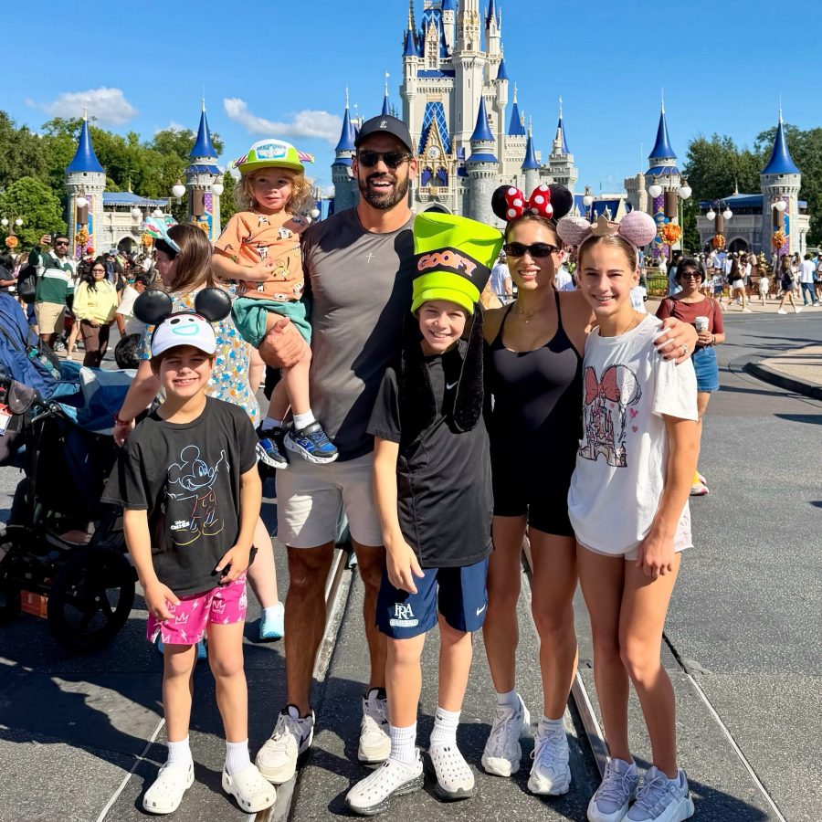 Jessie James Decker and Eric Deckers Kids Show Off Their Abs Again on Fall Break 1