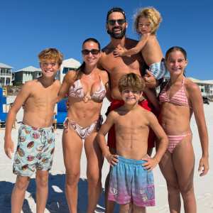 Jessie James Decker and Eric Deckers Kids Show Off Their Abs Again on Fall Break