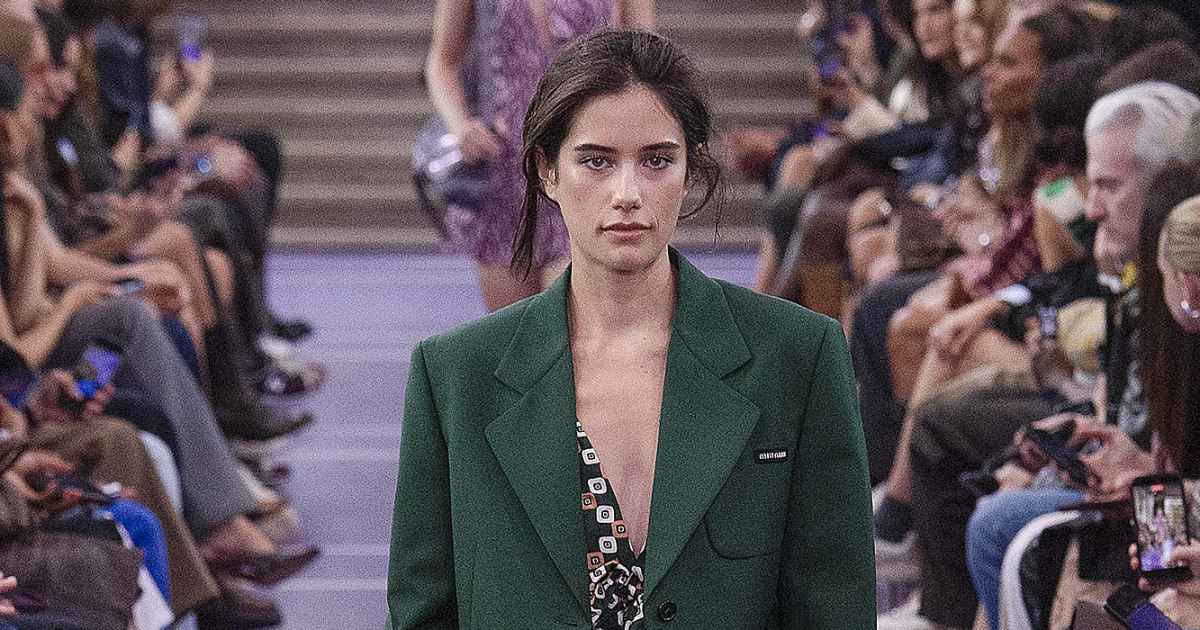 John Travolta’s Daughter Ella Bleu Commands Runway for Paris Fashion Week Debut at the Miu Miu Show John Travolta’s Daughter Ella Bleu Commands Runway for Paris Fashion Week Debut at the Miu Miu Show
