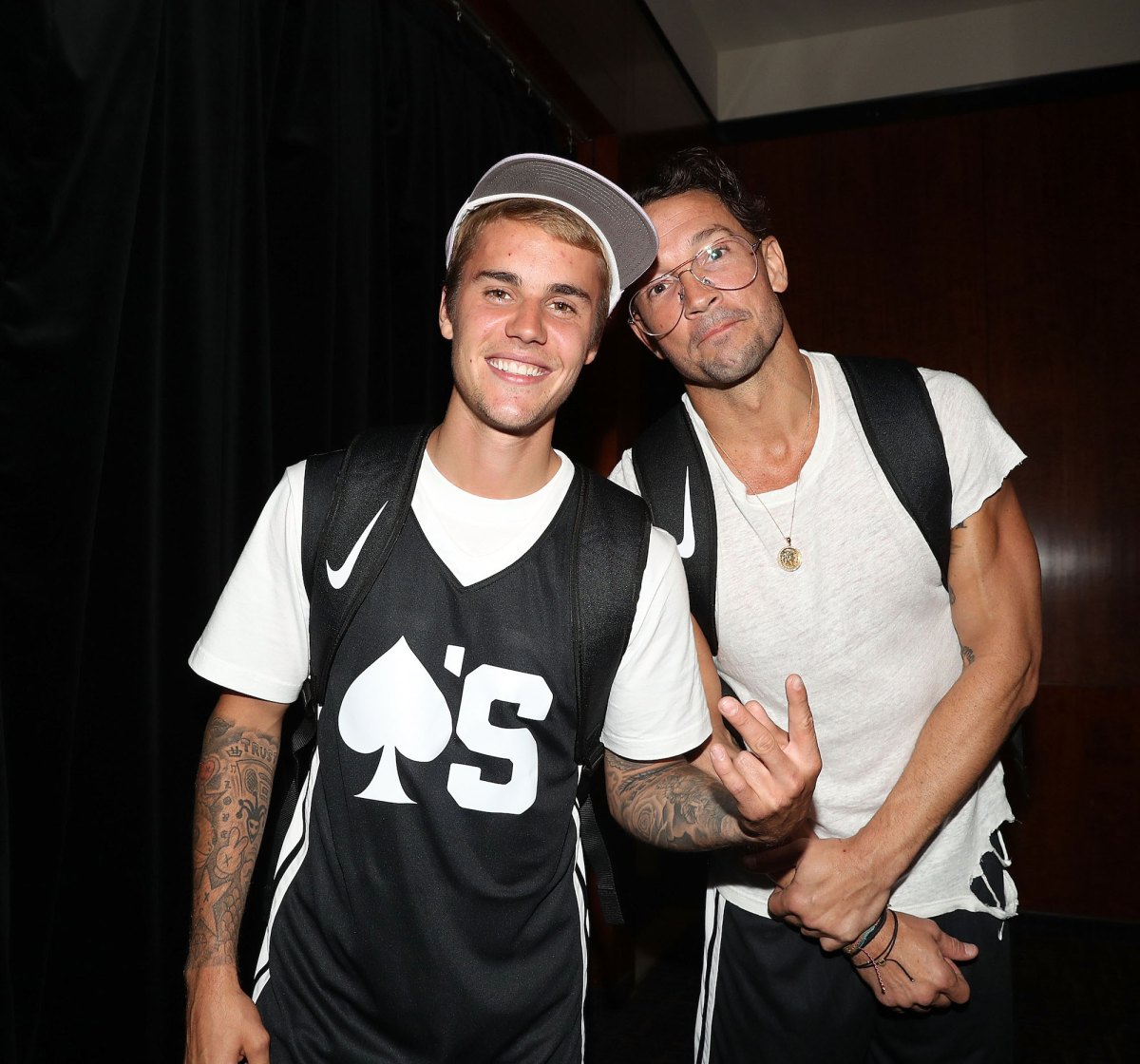 Justin-Bieber-and-Carl-Lentz-GettyImages-831347318