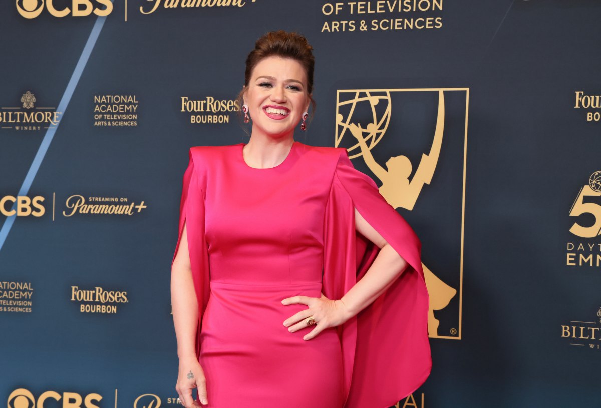 Kelly-Clarkson-GettyImages-2156566040