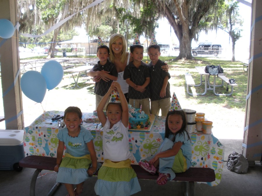 Kendra Wilkinson Recalls Feeling Awkward Filming With Gosselin Children on Celebrity Wife Swap Inline