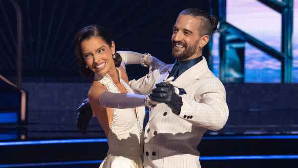 Maura-and-Mark-DWTS-35-183666_EM105636