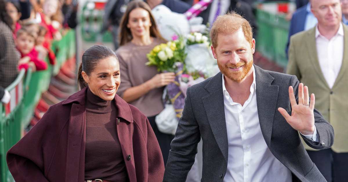 Prince Harry and Meghan Markle Hold Hands During 1st Joint Engagement Since U.K. Return Prince Harry and Meghan Markle Hold Hands During 1st Joint Engagement Since U.K. Return