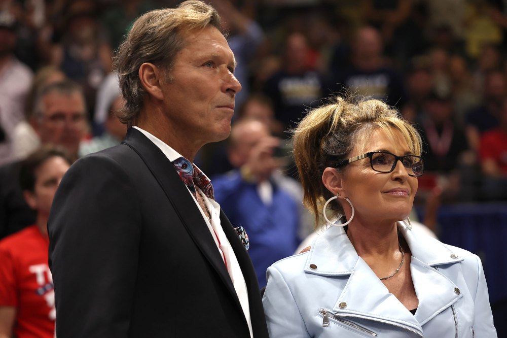 Sarah Palin Gets Visibly Emotional as New York Rangers Pay Tribute to Her Late Boyfriend Ron Duguay