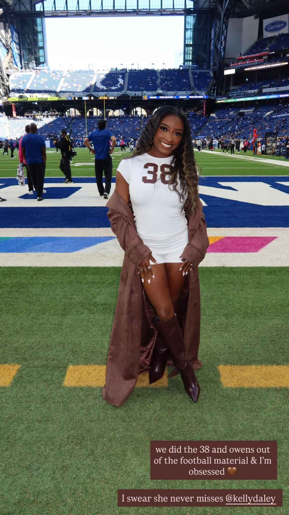 Simone Biles Honors Husband Jonathan Owens With Cheeky Custom NFL Game Day Outfit Im Obsessed Inline