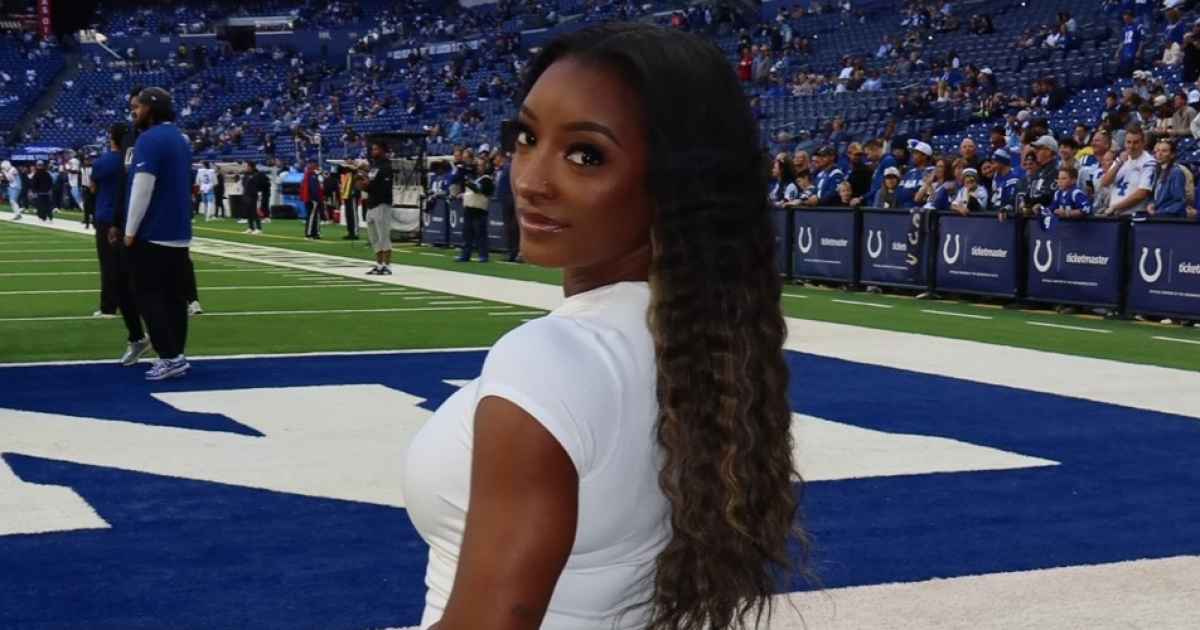 Simone Biles Honors Husband Jonathan Owens With Cheeky Custom NFL Game-Day Outfit: ‘I’m Obsessed’