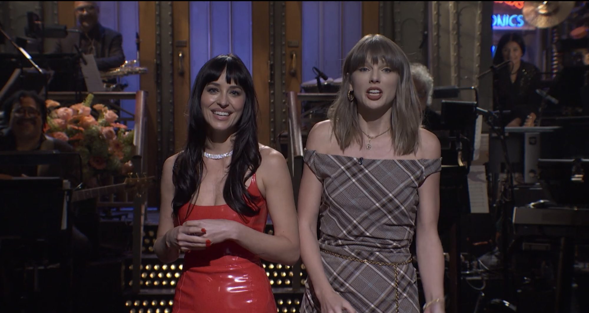 Taylor Swift Crashes 'SNL' to Poke Fun at Dakota Johnson's Breakups