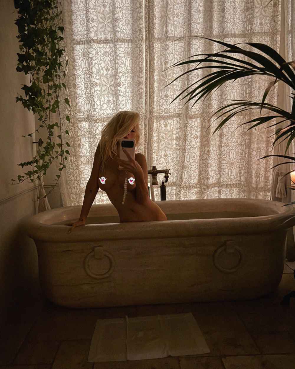 Christina Aguilera Poses Nude in Bathtub Selfie While Teasing Her Halloween Costume