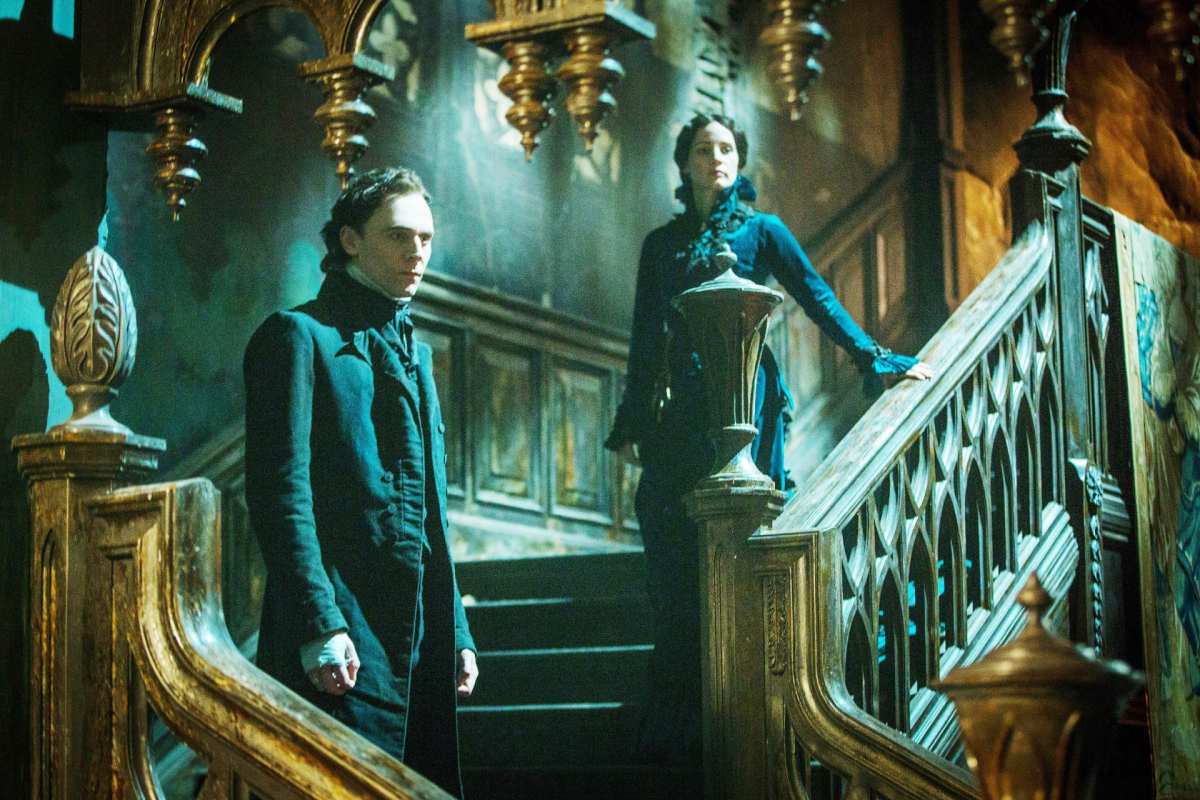 Tom Hiddleston and Jessica Chastain in Crimson Peak