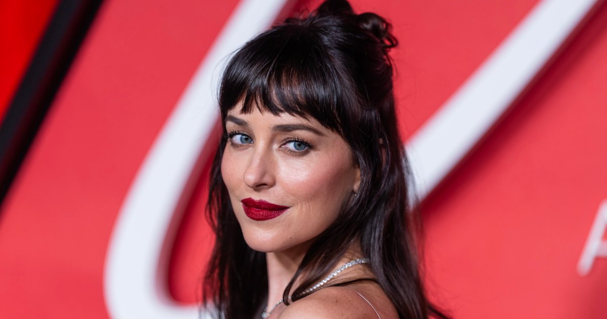Dakota Johnson’s Clever Magnetic Cellphone Cover Is So Fall-Coded, and Her Exact Pick Is Only $15 (On Amazon!)