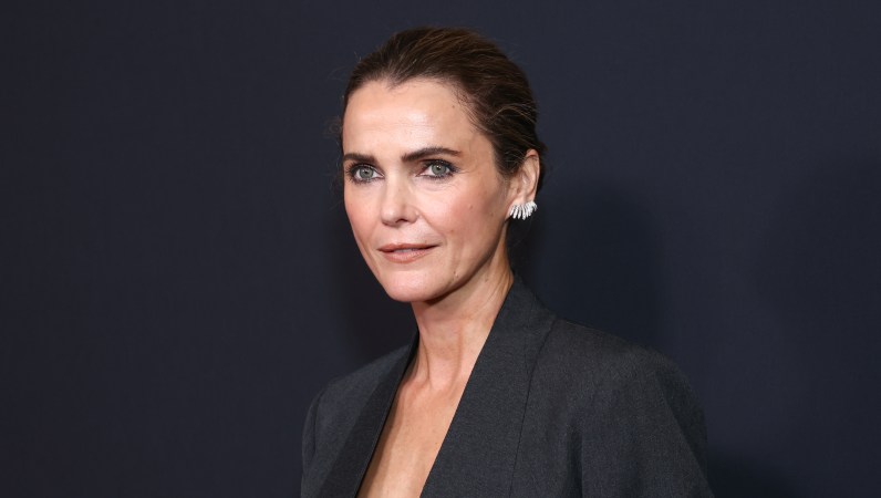 usmagazine.com - Samantha Sutton - It's Cuffing Season! Keri Russell Is the Latest to Wear This Bold Jean Trend - Copy the Look