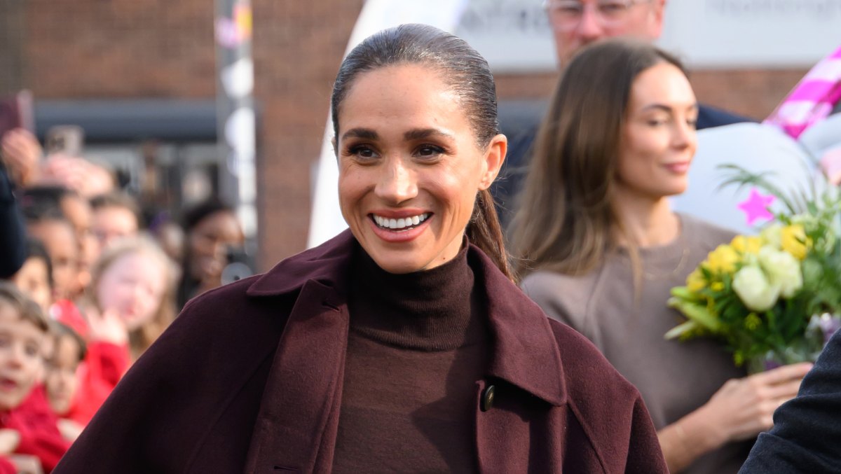 NOTTINGHAM, ENGLAND - OCTOBER 15: Meghan, Duchess of Sussex greet well-wishers as she arrives at the Community Recording Studio (CRS), a youth and community charity that offers a wide range of creative activities, sports, mentoring and youth development programmes, during her visit to Nottingham on October 15, 2026 in Nottingham, England. (Photo by Karwai Tang/WireImage)