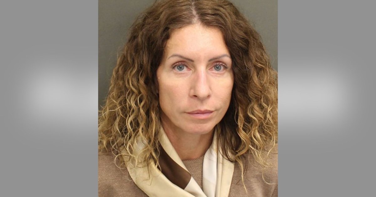 Florida Mom Arrested After Leaving Her 4 Kids Home Alone for Vegas Work Trip Florida Mom Arrested After Leaving Her 4 Kids Home Alone for Vegas Work Trip