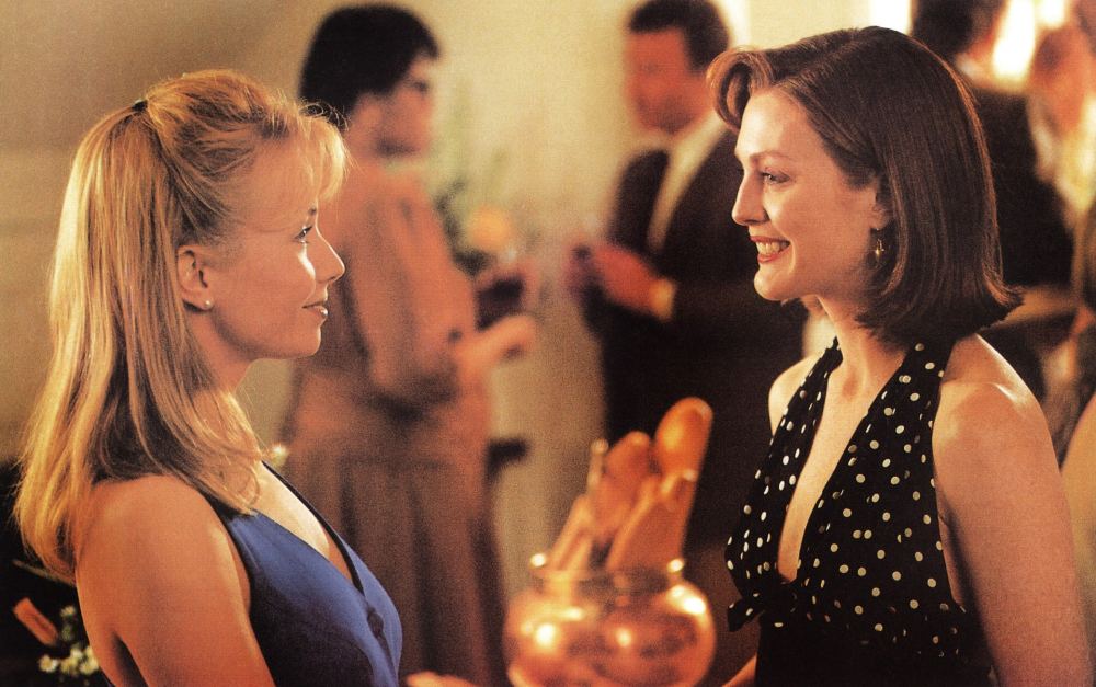 Rebecca De Mornay and Julianne Moore in The Hand That Rocks the Cradle