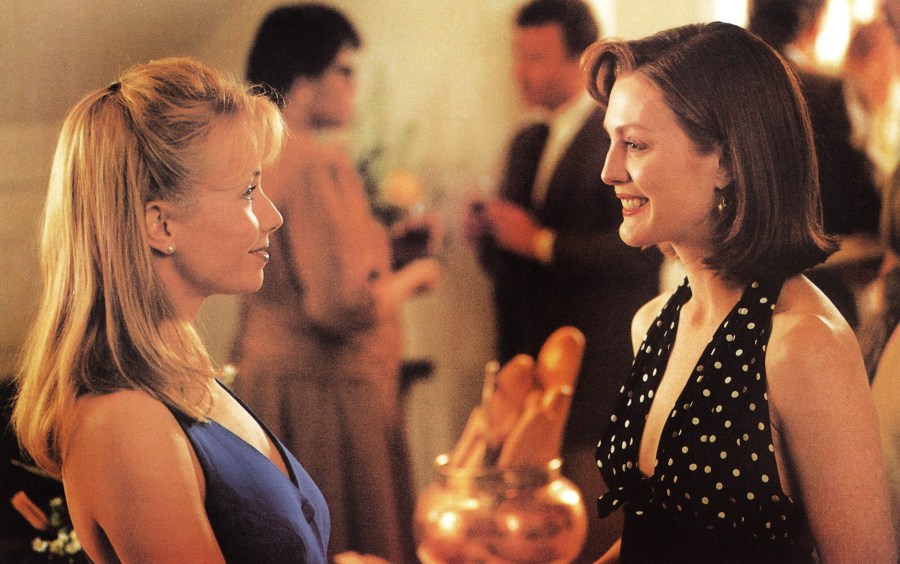 Rebecca De Mornay and Julianne Moore in The Hand That Rocks the Cradle