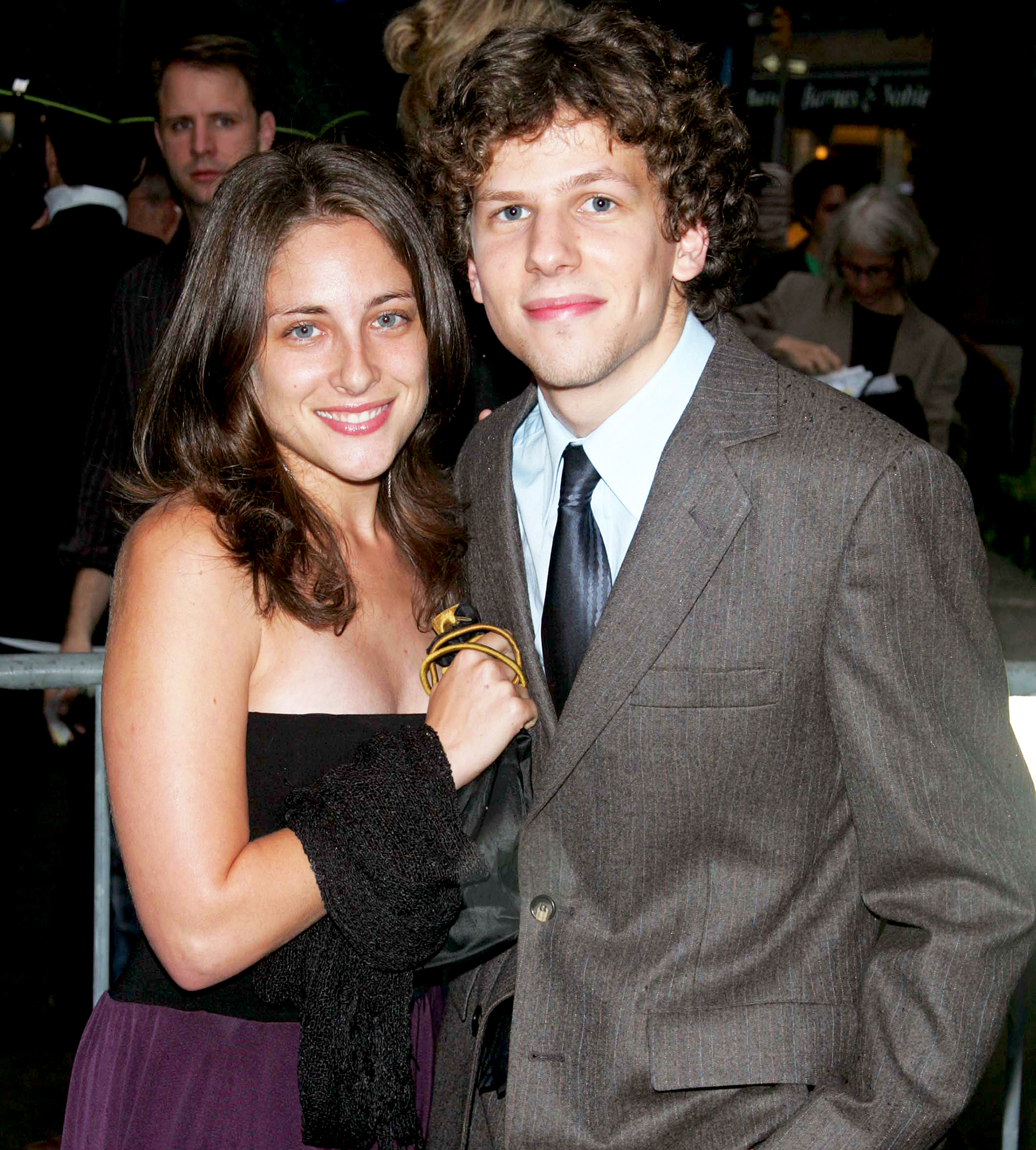 who is jesse eisenberg dating)