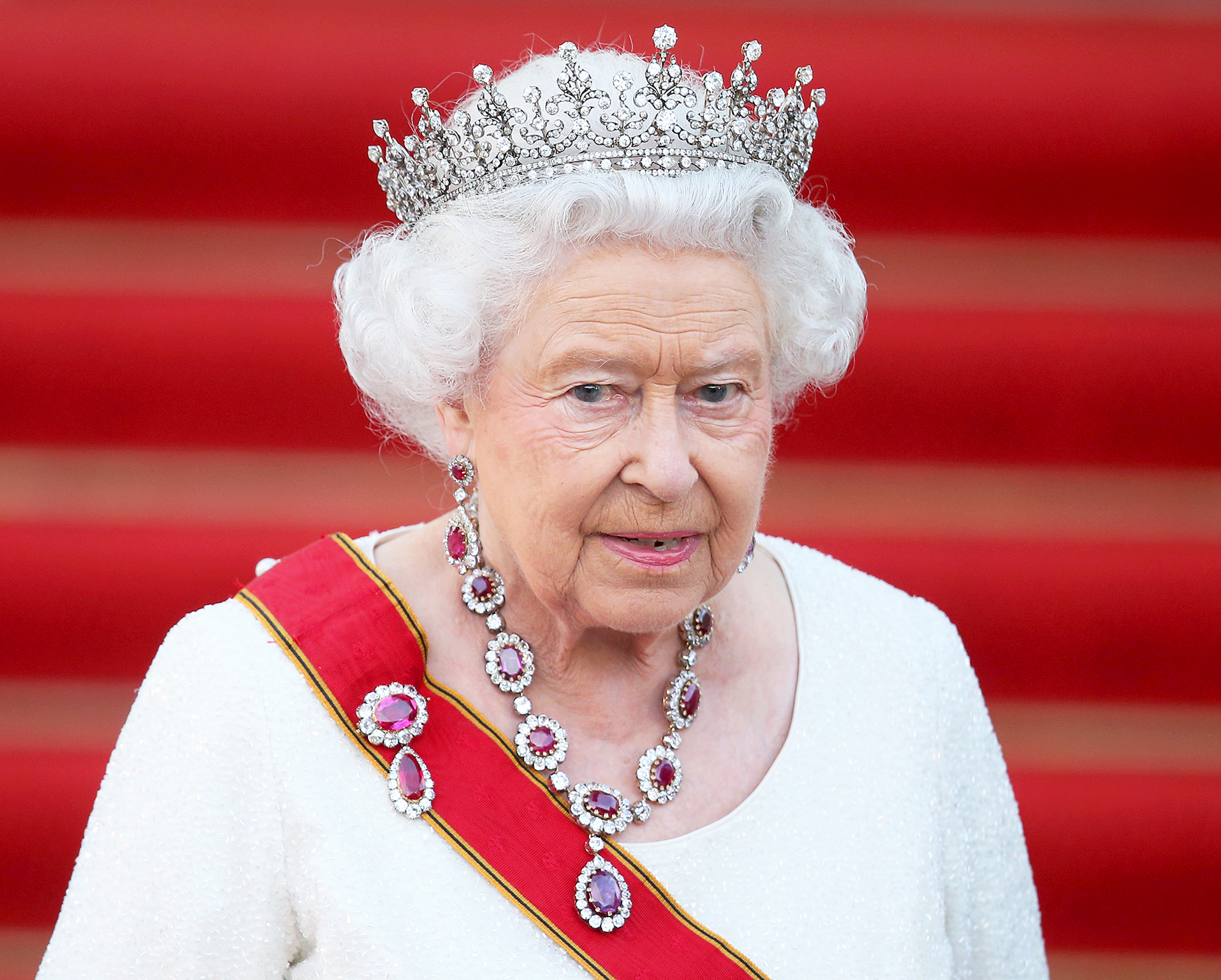 Tiara-Lending by Queen Elizabeth Is Super Complicated - My LifeStyle Max