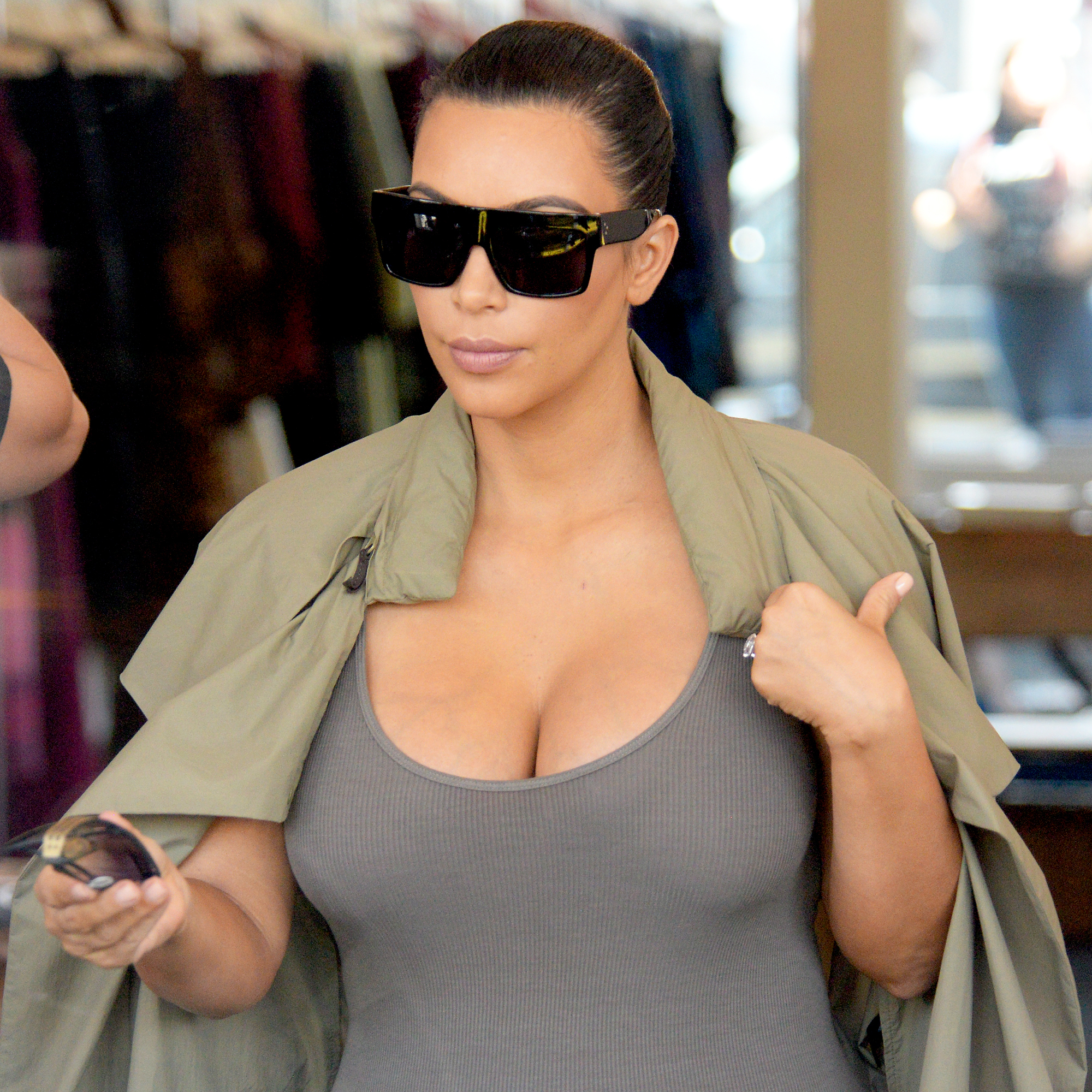 Kim Kardashians Tight Huge Boobs In Paparazzi Photos,Kim Kardashian Huge Ti...