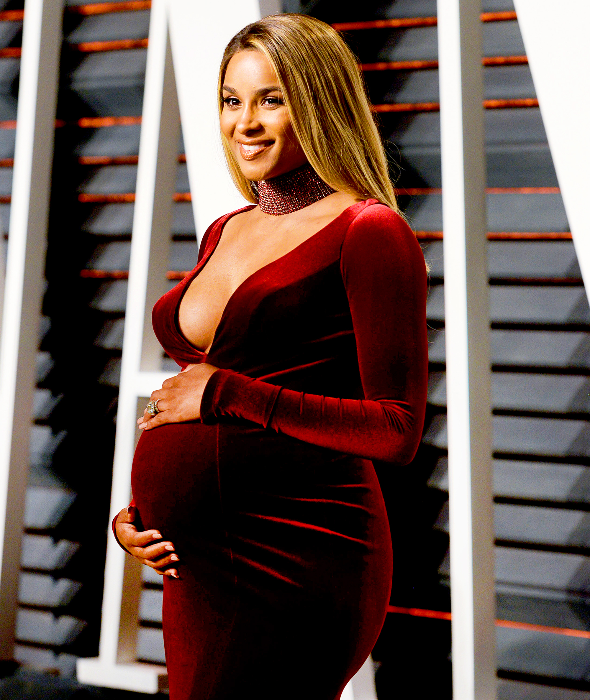 Pregnant Ciara Wears Look-Alike Red Beyonce Dress for Oscars 20172000 x 2374