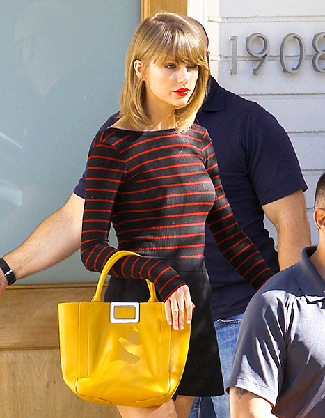 Taylor Swift - Yellow handbag
