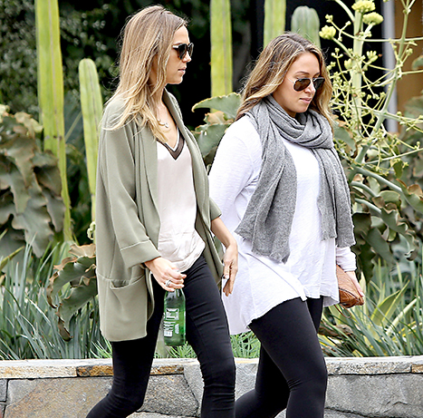 Haylie Duff shows off her baby bump